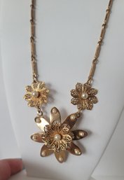 What A Beauty! Vintage 40s-50s Gold Tone Filigree And Faux Pearl Floral Necklace Excellent Condition