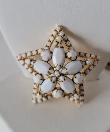 Vintage 50s Star Shaped Milk Glass Brooch Great Condition