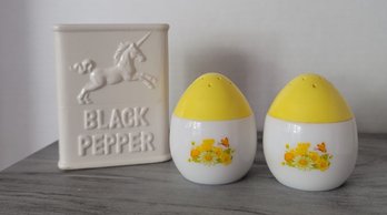 Vintage MCM The Haldon Group Ceramic Pepper Shakers And Avon Salt And Pepper Shakers Excellent Condition