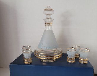 Vintage MCM Hollywood Regency Style Glass Decanter Set Great Condition 8.5h Cordials 2inh