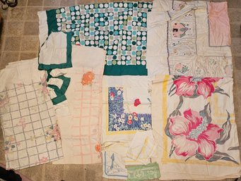 Vintage Midcentury Table Cloths And Napkins