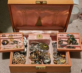 Vintage Music Box And Jewelry Contents GUYS I HAVE TOO MUUUUCH