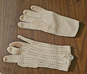 Vintage Crocheted Gloves Made Exclusively For Gimbels XS