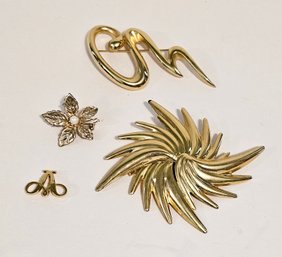 Gold Tone Brooches Including Erwin Pearl