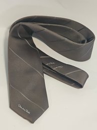 Simple And Chic Oscar De La Renta Vintage Tie