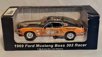 Harley-Davidson 1:24 Scale Replica 1969 Ford Mustang Boss 302 Racer