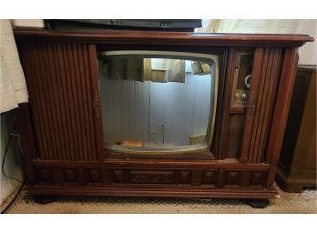 Vintage Magnavox Wooden TV Shell MAKE A PUPPY OR KITTY BED Yes