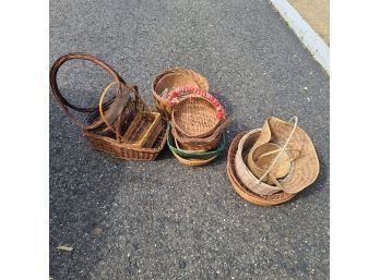 Vintage Baskets And Clothespins