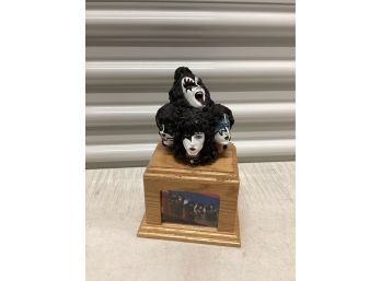 Kiss Statue On Wooden Frame