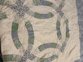 Vintage Quilt: Machine Quilted Bedspread/Quilt