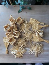 17 Pc Straw Craft Items