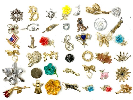 Huge Lot Of Vintage Costume Jewelry Pins And Brooches (1)
