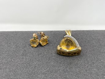 10k Gold Pendant & Earrings 4.94g (117)