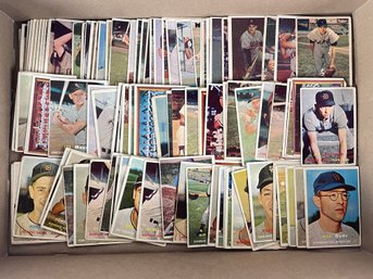 Estate Fresh Lot Of 1957 Topps Baseball Cards (1)