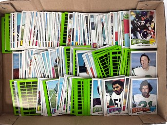 Lot Of 1975 Topps Football Cards (25)