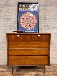 Mid Century Walnut Dresser 40.5' X 19' X 39.5'