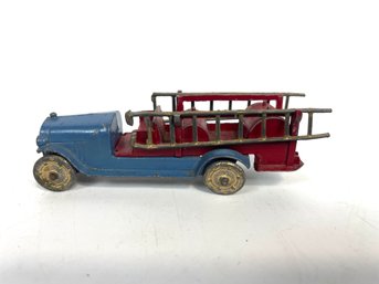 Vintage Tootsie Toys Fire Truck With Ladders(1)