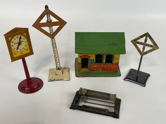 Vintage Train Accessories Some Lionel Pre War And Others
