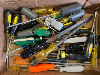 Tray Lot Of Screwdrivers - Craftsman, Husky And More!
