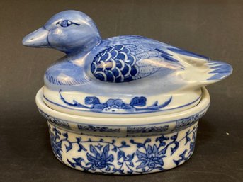 Blue And White Asian Porcelain Duck Covered Jar