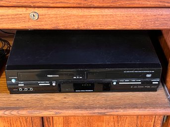 Toshiba VHS/DVD Player - Untested Model SD-V295