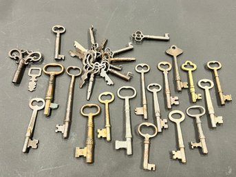 Large Lot Of Antique Skeleton Keys / Clock Keys