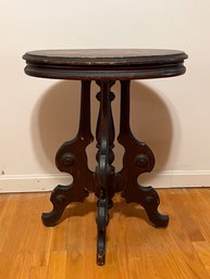 Victorian Walnut Pedestal Table