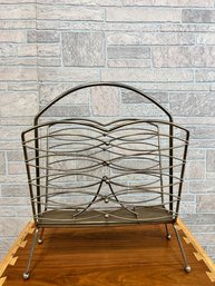 Mid Century Modern Metal Wire Magazine Rack In 'Atomic Fish' Design On Both Sides With Wave Separator