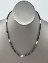 Onyx Colored Beaded Necklace With Pearls And 14k (J18)