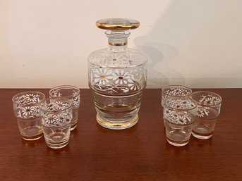 Antique Glass Decanter And 6 Cordial Glasses Embellished With White Daisies And Gold Trim