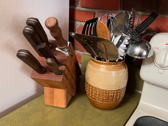 Kitchenware Lot With Knife Block And Utensil Set