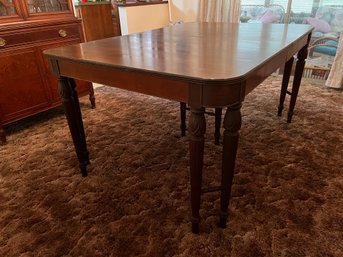 Georgian Design Vintage Dining Table With Two Leaves