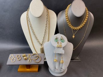 Costume Jewelry Lot (J17)