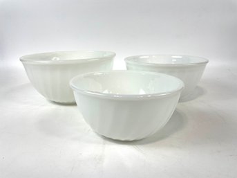 Vintage Fire King White Swirl Mixing Bowl Set