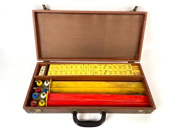 Vintage Bakelite Mahjong Set In Case