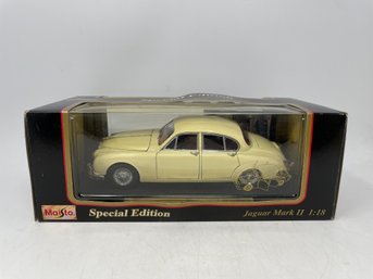 1/18 Scale Jaguar Mark II Die Cast Car