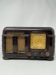 Vintage Standard Broadcast Radio - Untested