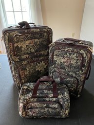 Pierre Cardin Carlisle Collection Luggage Set In Great Condition