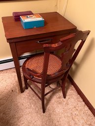 Vintage Singer Sewing Machine Table With Chair