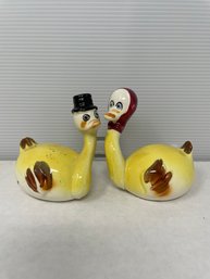 Vintage Kitsch Swan Salt & Pepper Shakers S9