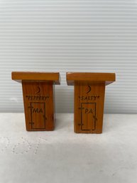 Vintage Wood Outhouse Salt & Pepper Shakers S14