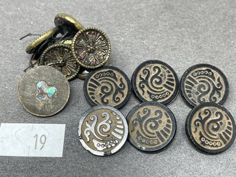 Antique Victorian Carved Button Lot (19)