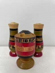 Vintage Carved Souvenir Salt And Pepper Shaker Set (J39)