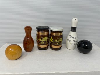 Group Of Vintage Souvenir Style Salt And Pepper Shakers (J63)