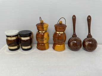 Group Of Vintage Souvenir Style Salt And Pepper Shakers (J64)