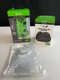 Xbox One Remote And Accessories Lot