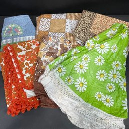 Lot Of Six (6) Fun Vintage Vinyl Tablecloths Some With Fringe! 3 Round, 3 Rectangular