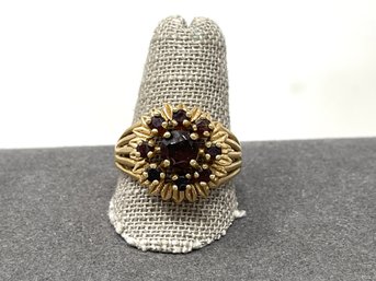 14k Gold Garnet Cocktail Ring 7.99g (69)