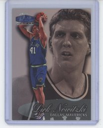 1998 Showcase Dirk Nowitzki Rookie Card