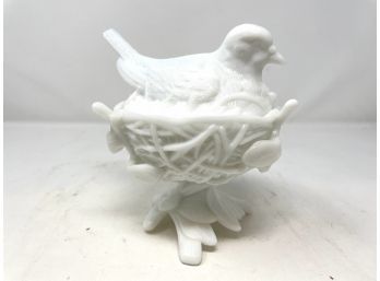 Vintage WESTMORELAND Glass Covered BIRD Candy Dish - White Milk Glass Robin Sitting On Twig Nest Compote Dish